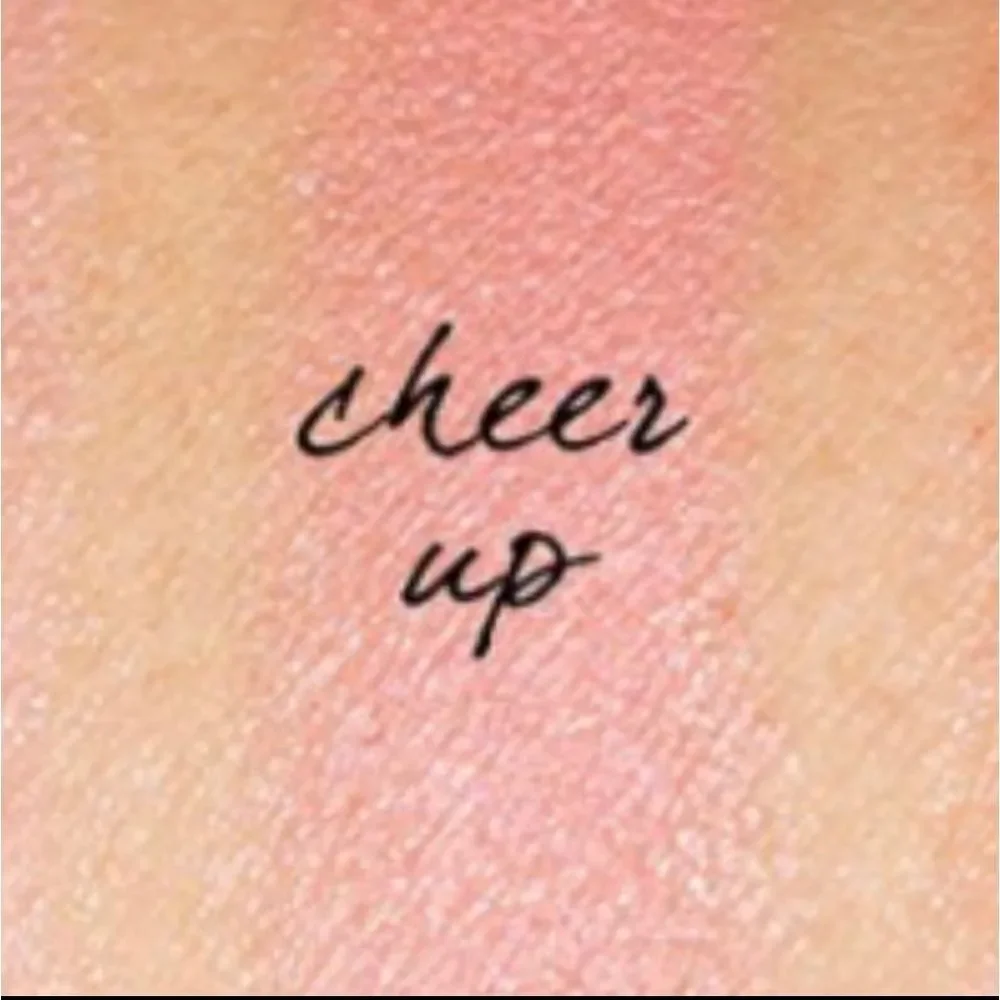 MAC Go Play Bouncy Blush in Cheer Up - Soft Pale Peachy Pink